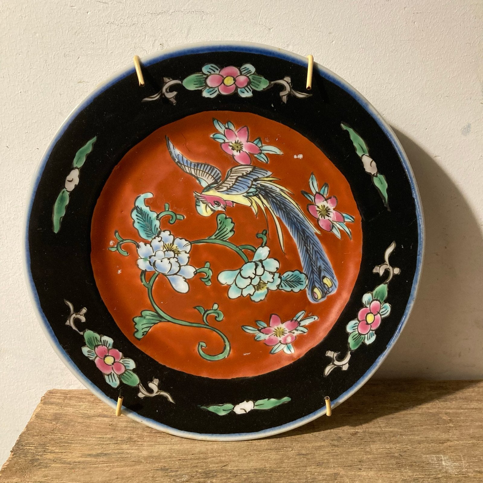 Japans porseleinen sierbord met paradijsvogel en bloemen, Ophalen of Verzenden