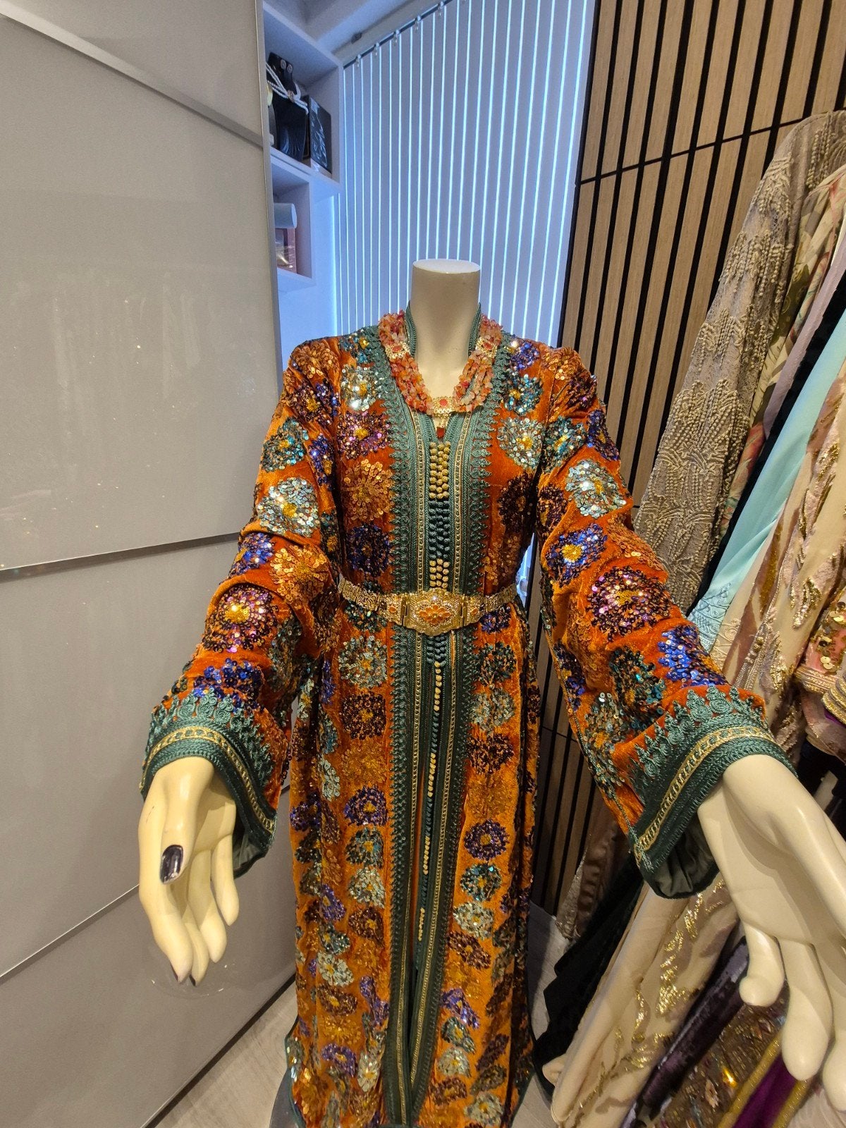 Mooie takchita te koop of te huur, Kleding | Dames, Ophalen of Verzenden, Zo goed als nieuw, Maat 38/40 (M), Overige typen