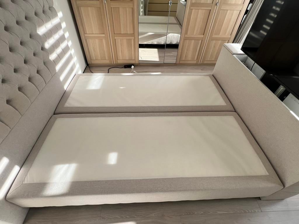 Luxe boxspring 160x200 met elektrische TV-lift., Ophalen, Beige, Tweepersoons, Zo goed als nieuw