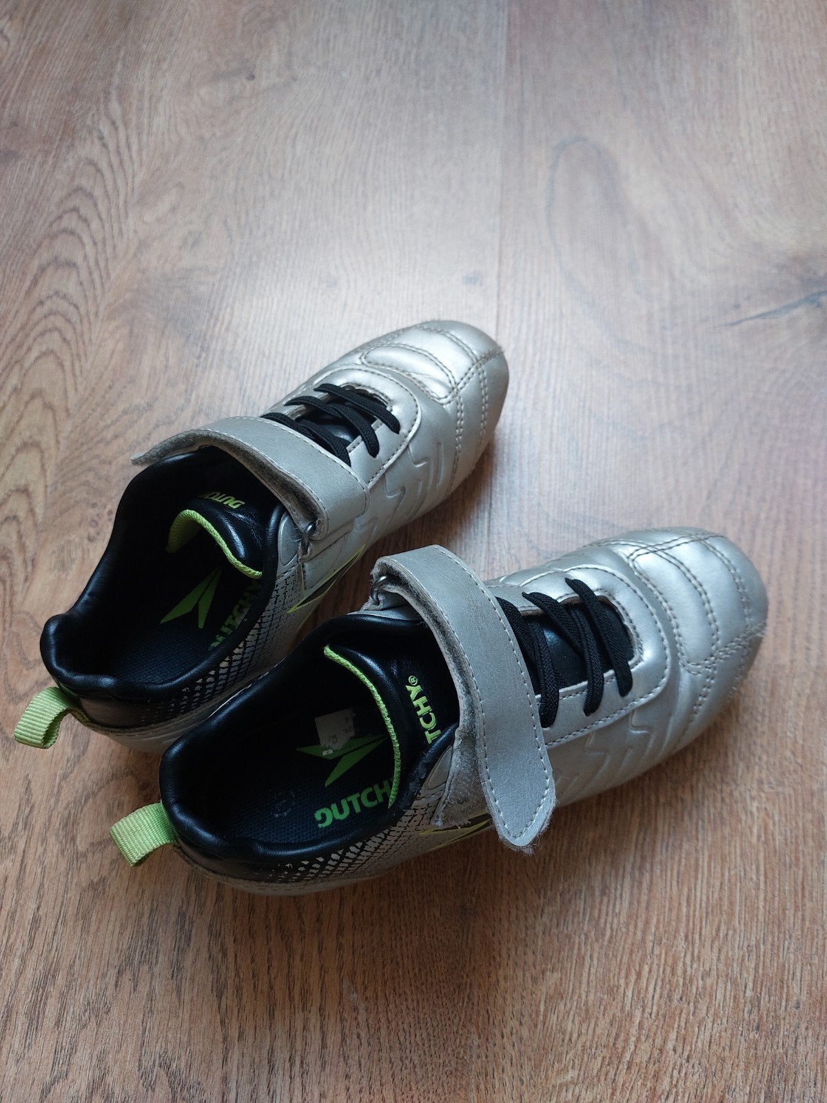 Voetbalschoenen maat 30, Sport en Fitness, Voetbal, Ophalen of Verzenden, Zo goed als nieuw, Schoenen