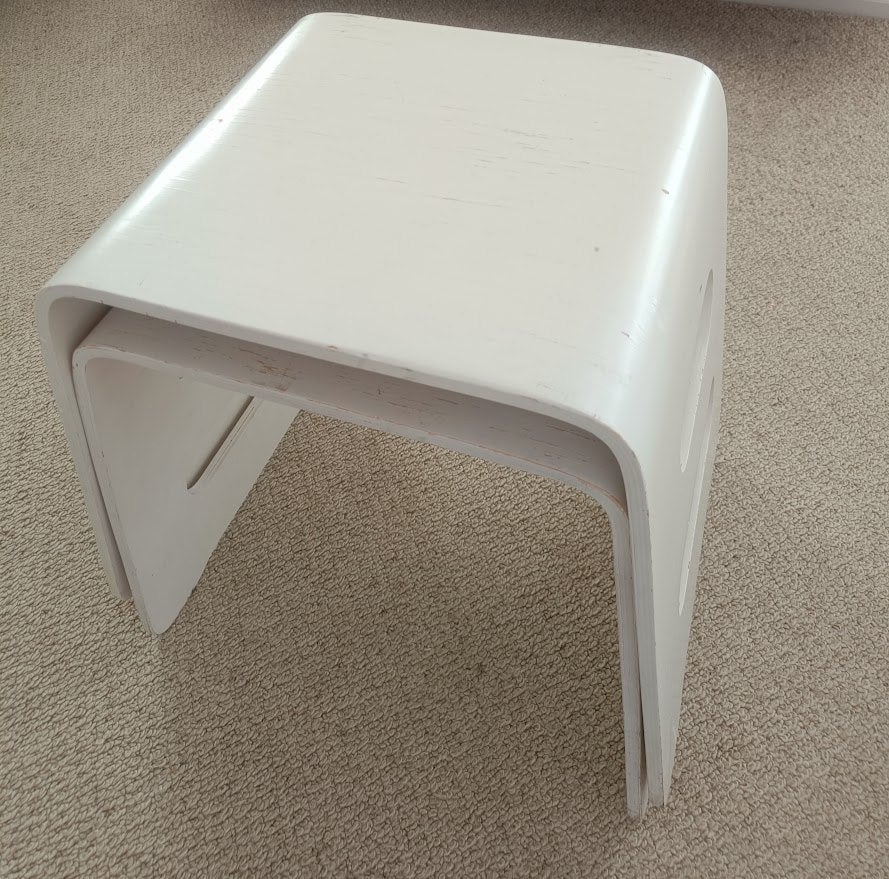 Twee Ikea krukken BENJAMIN Modern strak design WIT hout, Ophalen, Hout, Gebruikt, Kerkweg 24