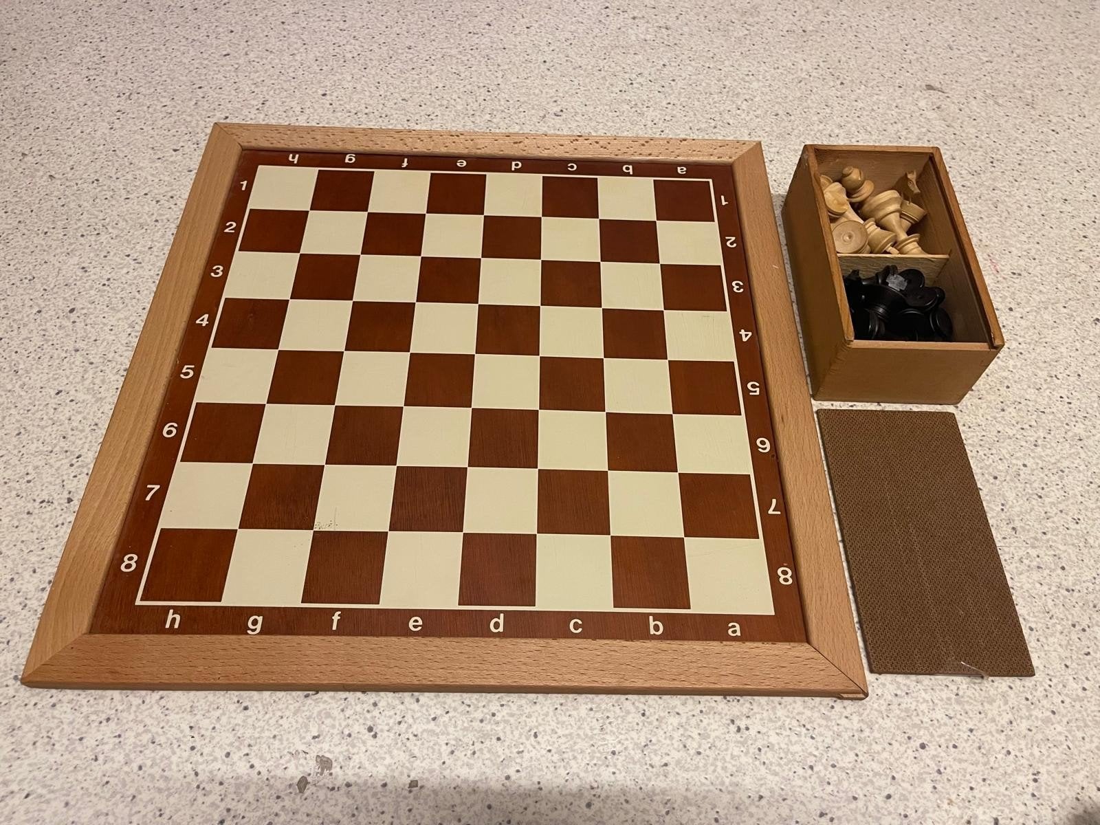 Homas Schaakbord inclusief stukken 43 x 43 cm, Ophalen of Verzenden, Zo goed als nieuw