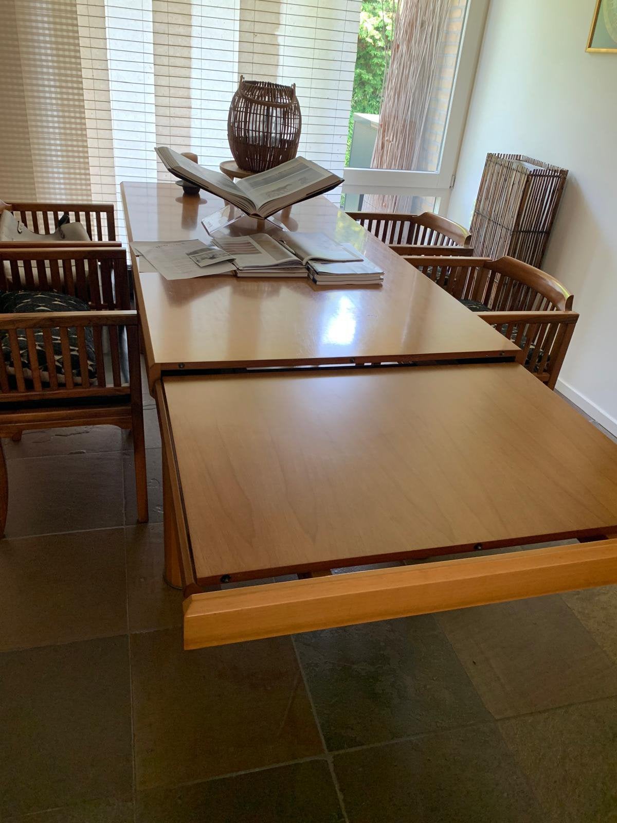 Massief walnoot tafel en Art Deco stoelen, Ophalen, Zo goed als nieuw, 4 tot 6 stoelen