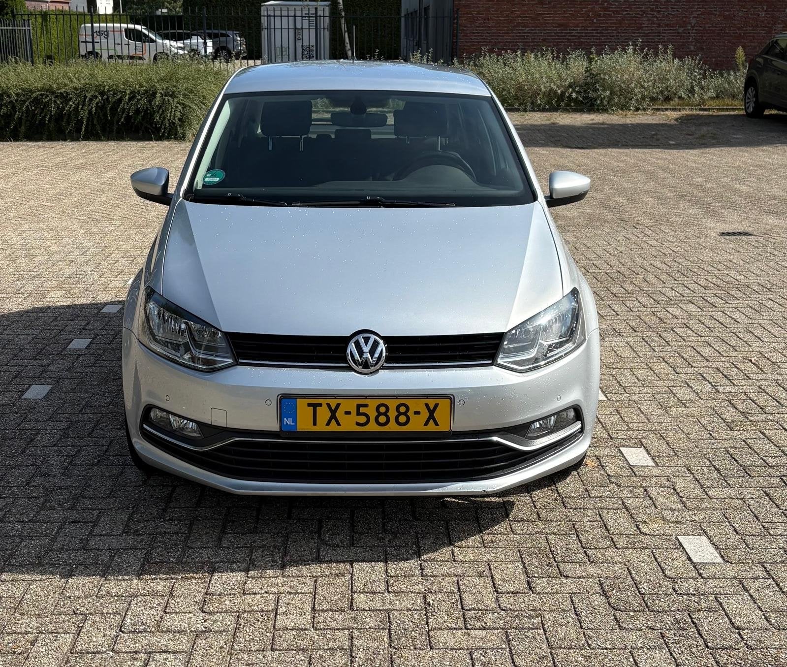Volkswagen Polo 1.2 TSI 66KW 2015 Grijs, Auto's, 40 €/maand, 4 cilinders, Handgeschakeld, Particulier