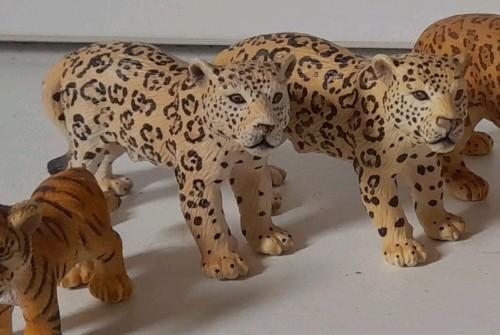 Schleich luipaard jaguar 2x, Verzamelen, Dierenverzamelingen, Zo goed als nieuw, Beeldje of Figuurtje, Wild dier, Ophalen of Verzenden