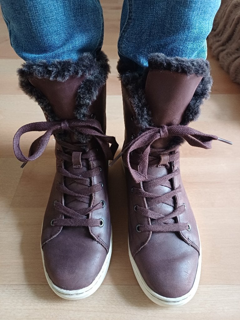 Leuke UGG's: gevoerde halfhoge veter laarsjes (bruin) mt 37, UGG, Bruin, Lage of Enkellaarzen, Ophalen of Verzenden