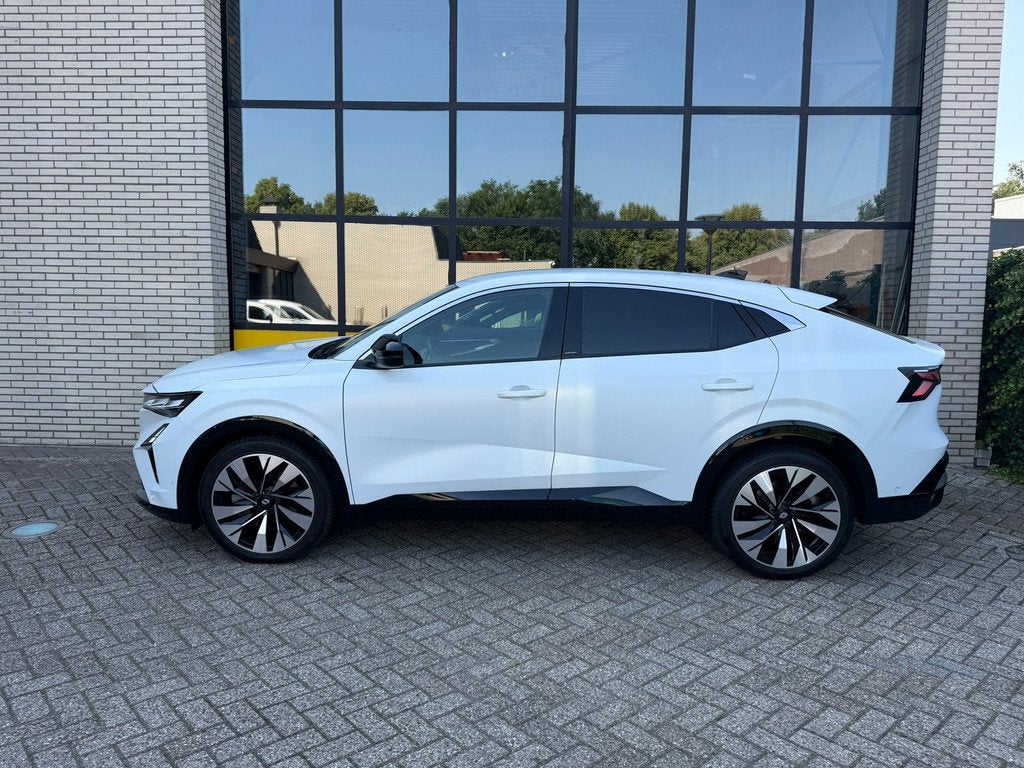 Renault Rafale full hybrid 200PK techno, 4 wielbesturing en, Auto's, Renault, Gebruikt, Zwart, 1634 kg, Leder en Stof