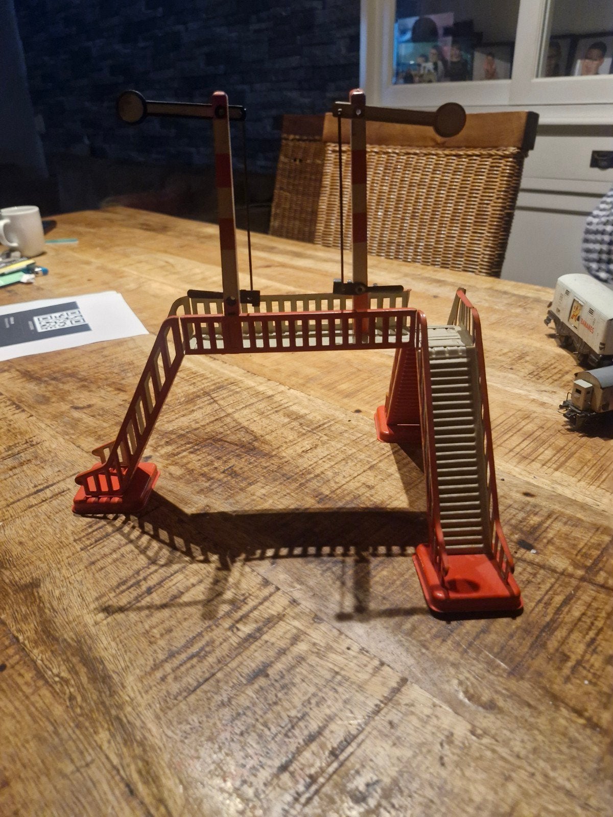Märklin spoorwegovergang met slagbomen en loopbrug, Ophalen of Verzenden, Gebruikt, Brug, Tunnel of Gebouw, Märklin