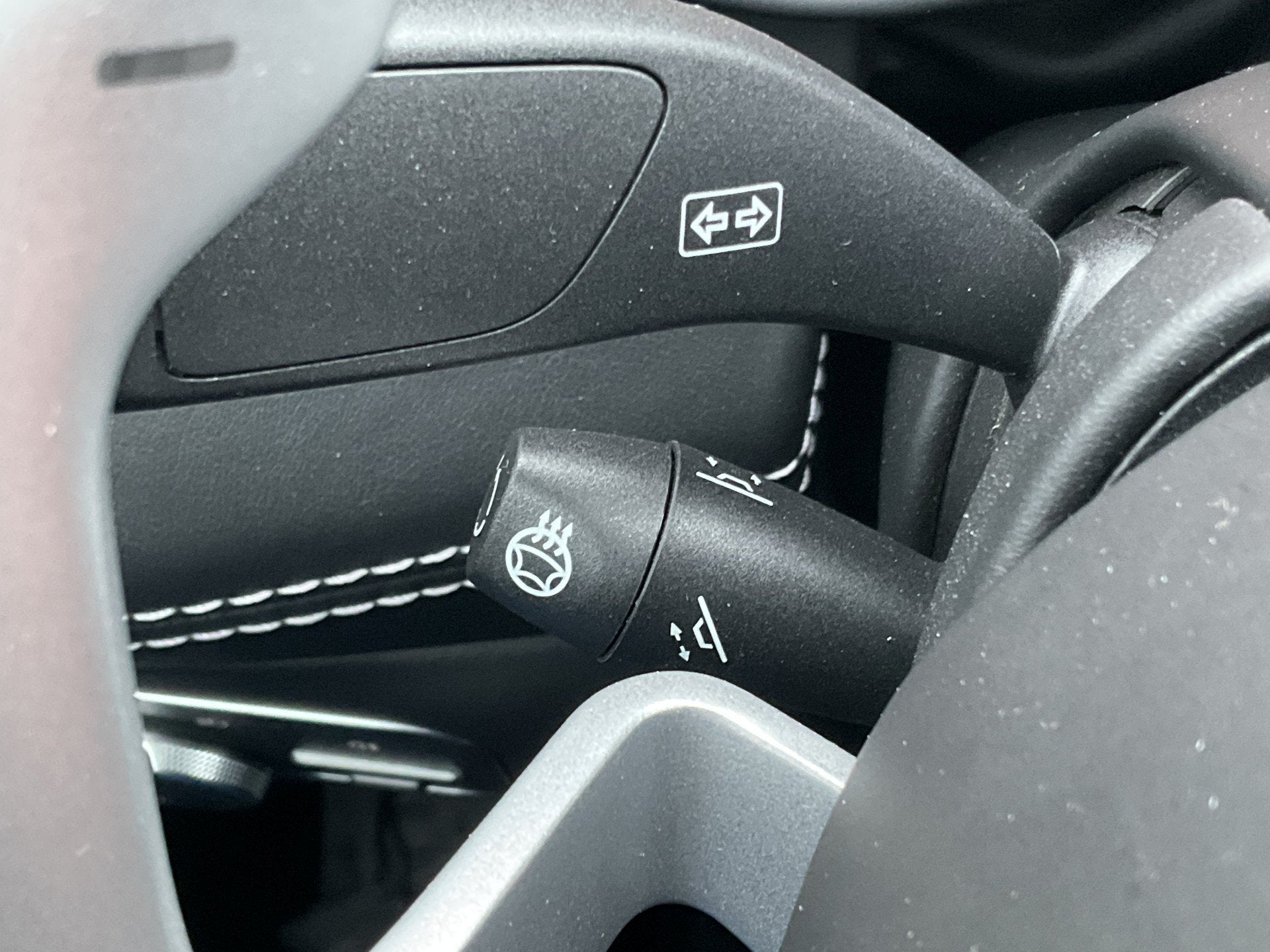 Foto 16 van Aston Martin Dbx 4.0 V8 360 Memory Stoelverw/koeling Sfeer