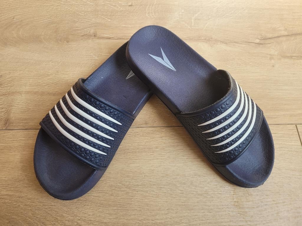 Blauwe badslippers maat 37 ~ SC3404, Gebruikt, Overige typen, Ophalen of Verzenden, Jongen