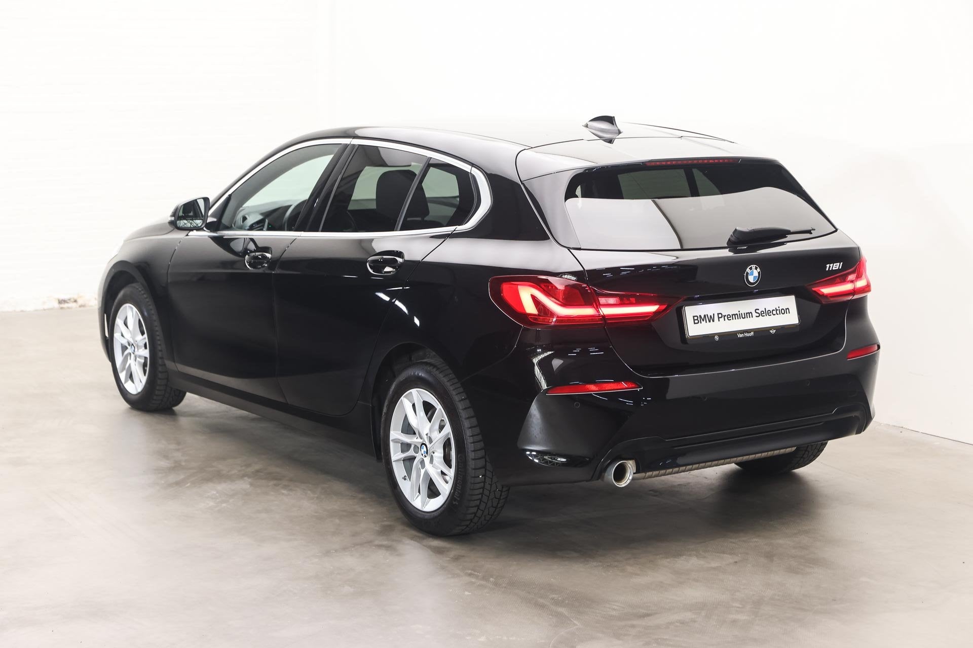 BMW 1 Serie 118i Sport Line Automaat / Sportstoelen / LED /, Dealer onderhouden, 136 pk, Gebruikt, Parkeersensor