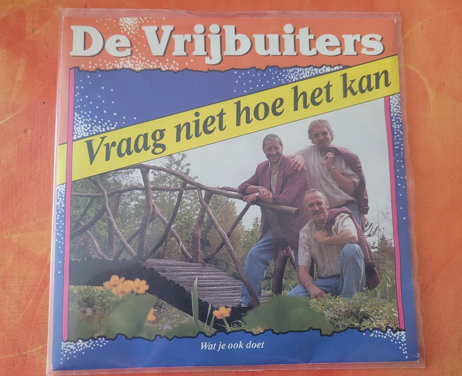 De Vrijbuiters - Vraag niet hoe het kan.  - Wat je ook doet, Ophalen, Zo goed als nieuw, Overige formaten, Levenslied of Smartlap