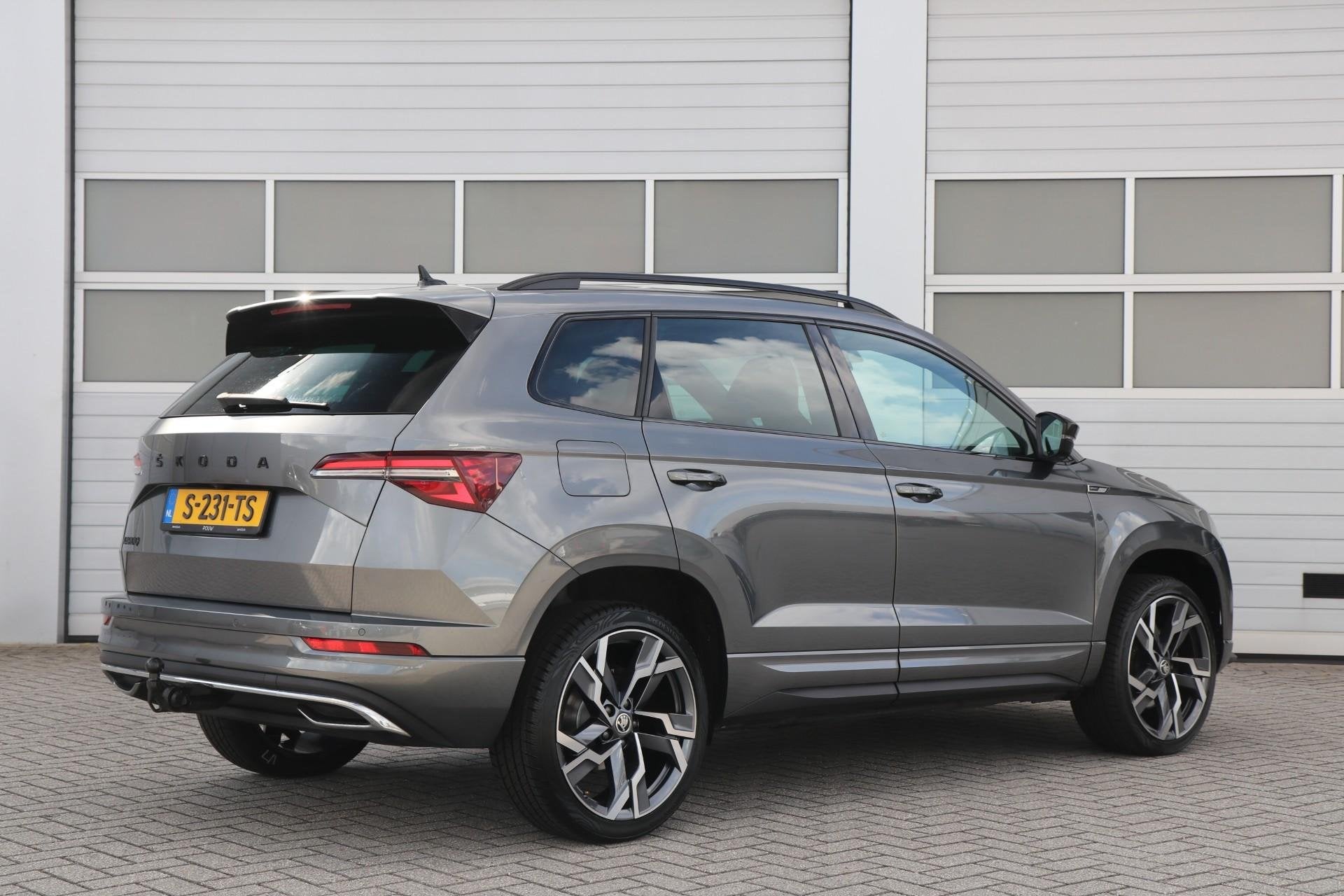 Skoda Karoq 1.5 TSI 150pk DSG Sportline Business | Trekhaak, Auto's, 12 maanden, Stof, 4 cilinders, Automatische klimaatregeling