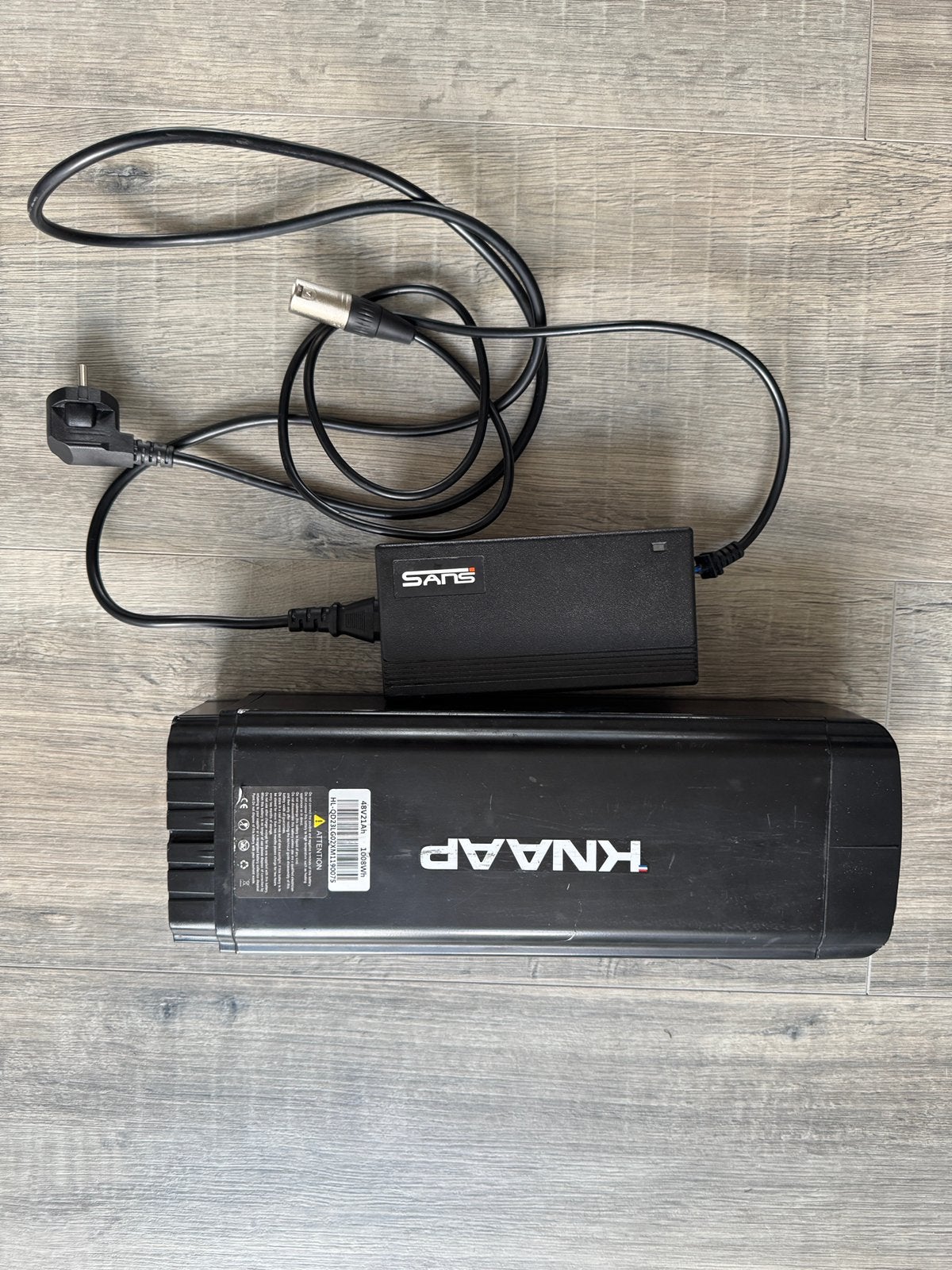 Accu knaap battery and charger, Knaap, Zo goed als nieuw, Knaap, Knaap.amsterdam