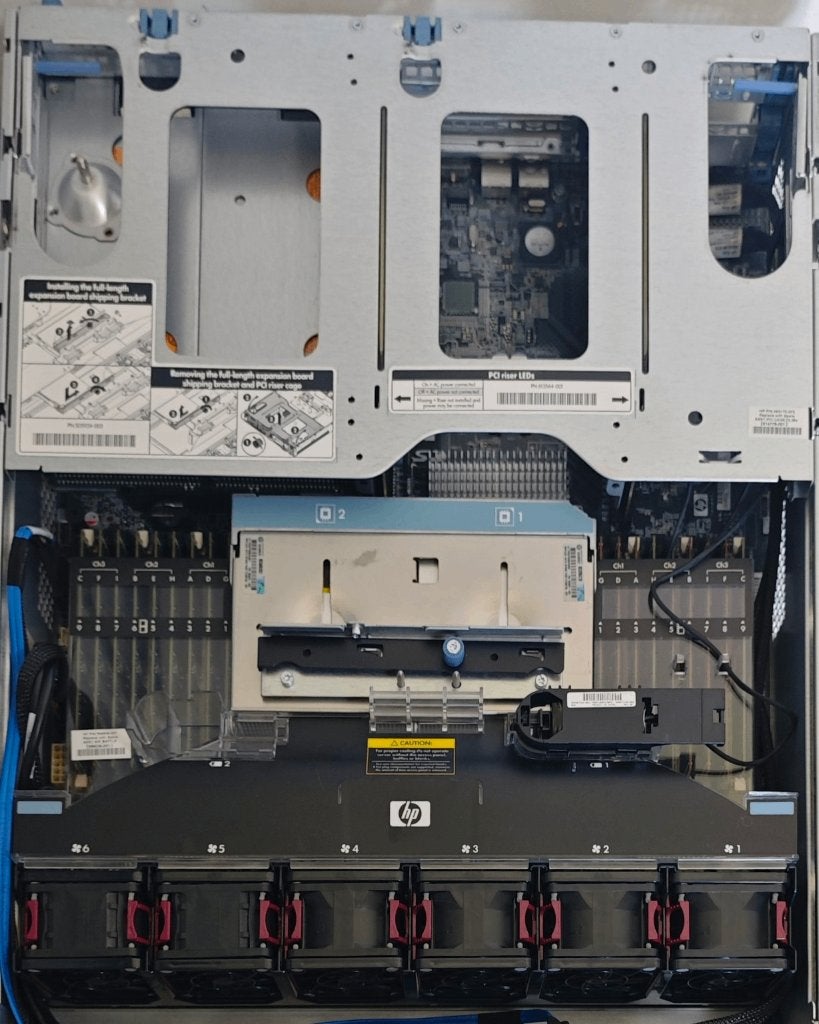 HP ProLiant DL380 G7 – 2x Xeon X5675 – 144GB ECC – 7x SAS, Computers en Software, Ophalen, Gebruikt, Hot swappable onderdelen