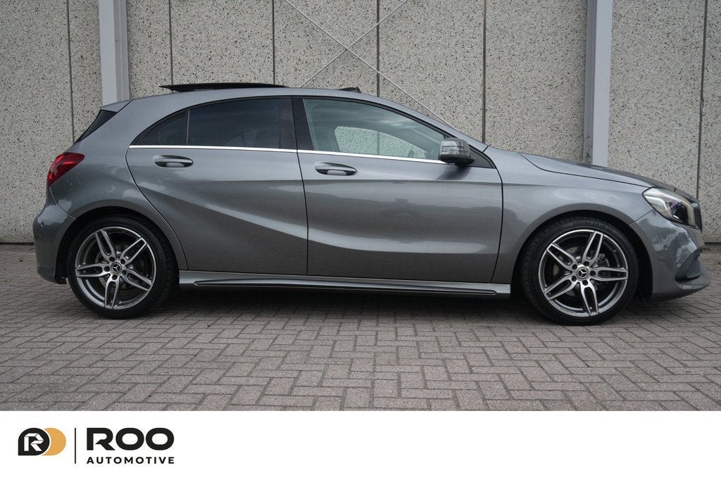 Mercedes-Benz A-klasse 180 Ambition AMG LINE, PANOORG NL, CA, Auto's, Gebruikt, 4 cilinders, Leder en Stof, 122 pk