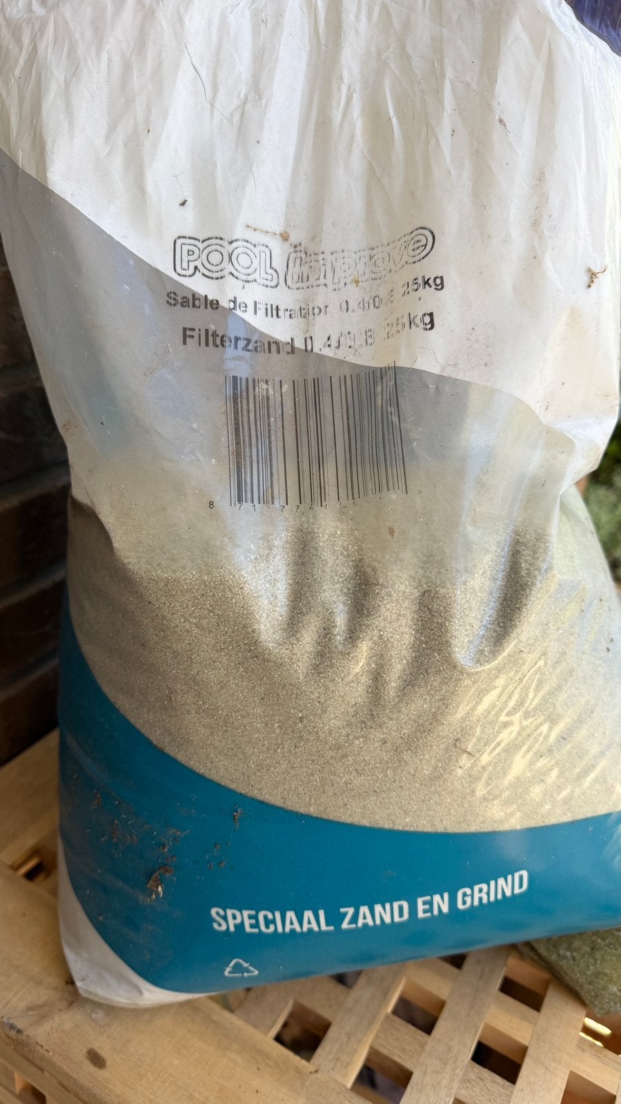 Filter zand bijna volle zak 25kg, Ophalen, Zo goed als nieuw