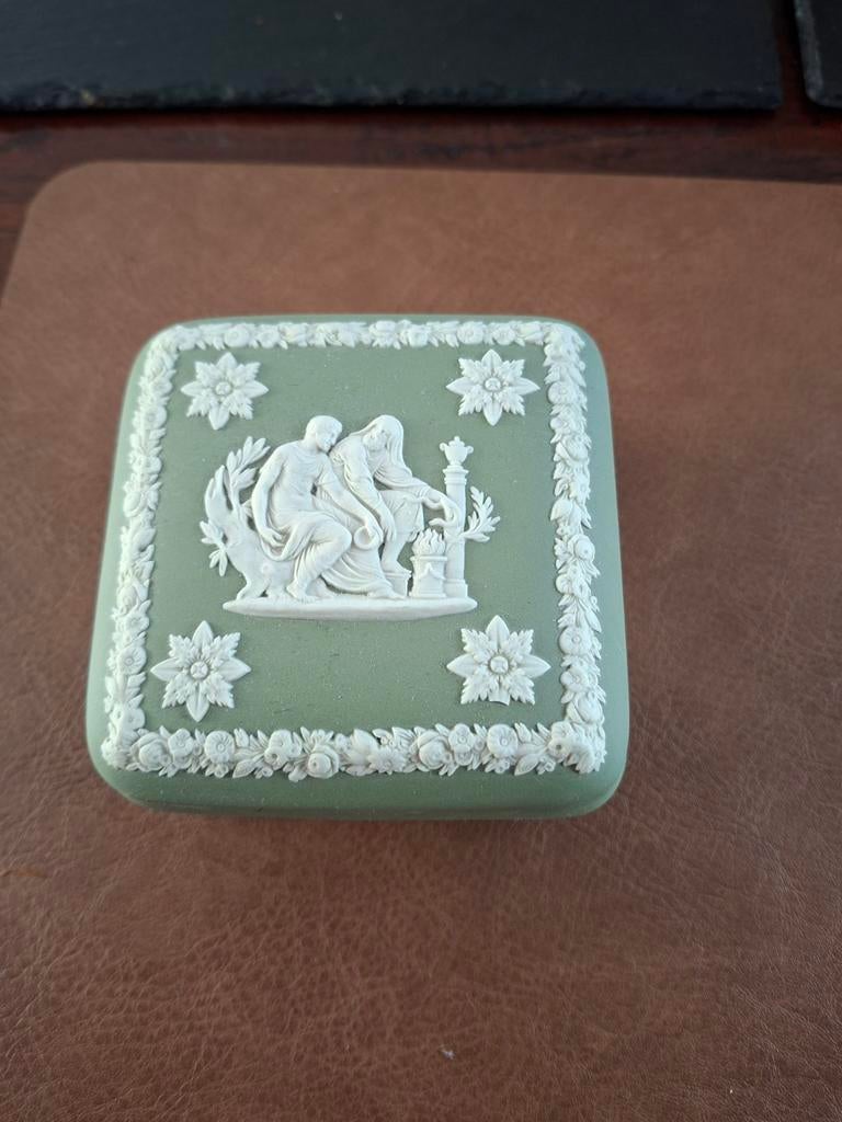 Wedgwood jasperware sea green., Antiek en Kunst, Antiek | Keramiek en Aardewerk, Ophalen of Verzenden