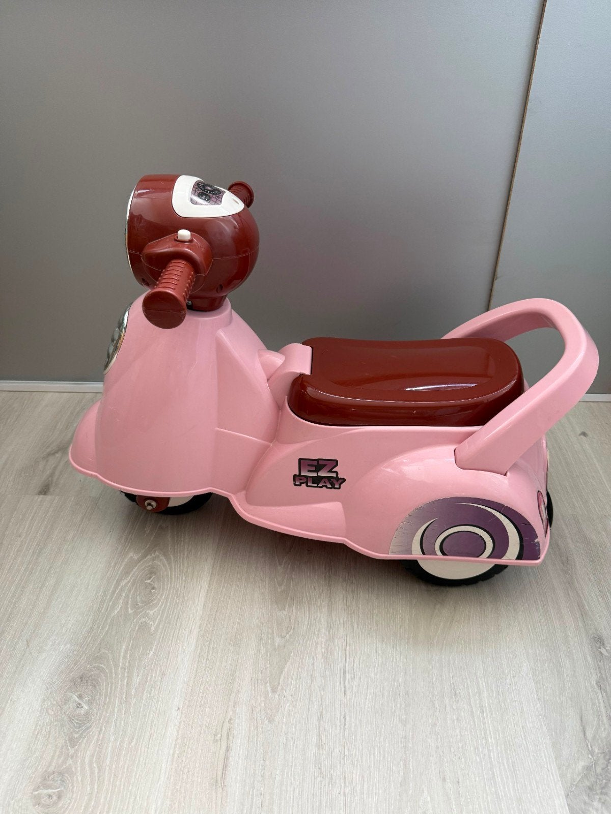 Roze loopscooter van EZ Play & Fun met licht en geluid, Ophalen, Gebruikt, Loopvoertuig
