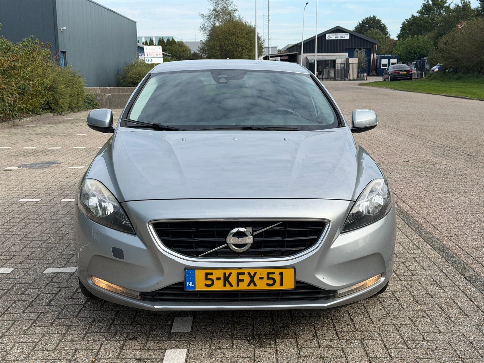 Volvo V40 1.6 T3 150PK 2013 Grijs, Auto's, Voorwielaandrijving, 1596 cc, 4 cilinders, Origineel Nederlands