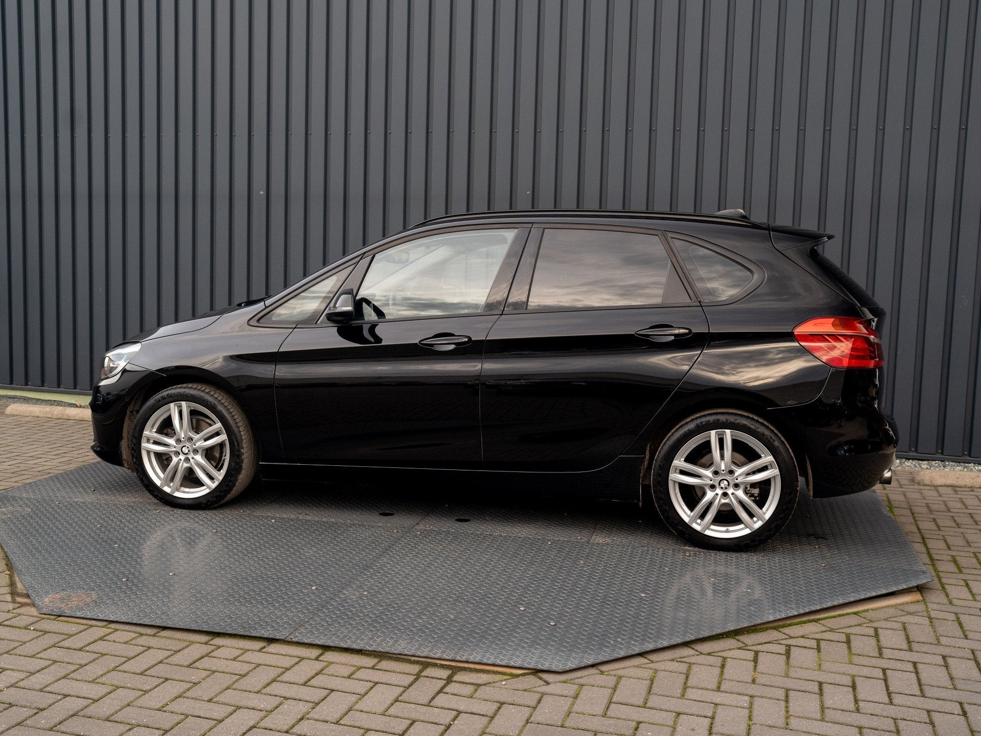 BMW 2 Serie Active Tourer 218i Business | 18'' | Parkeersens, Auto's, 12 maanden, Gebruikt, Zwart, Bedrijf