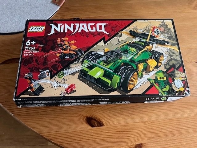 LEGO Ninjago 71763 Lloyd's Racewagen EVO met doos en boekje., Ophalen of Verzenden, Zo goed als nieuw