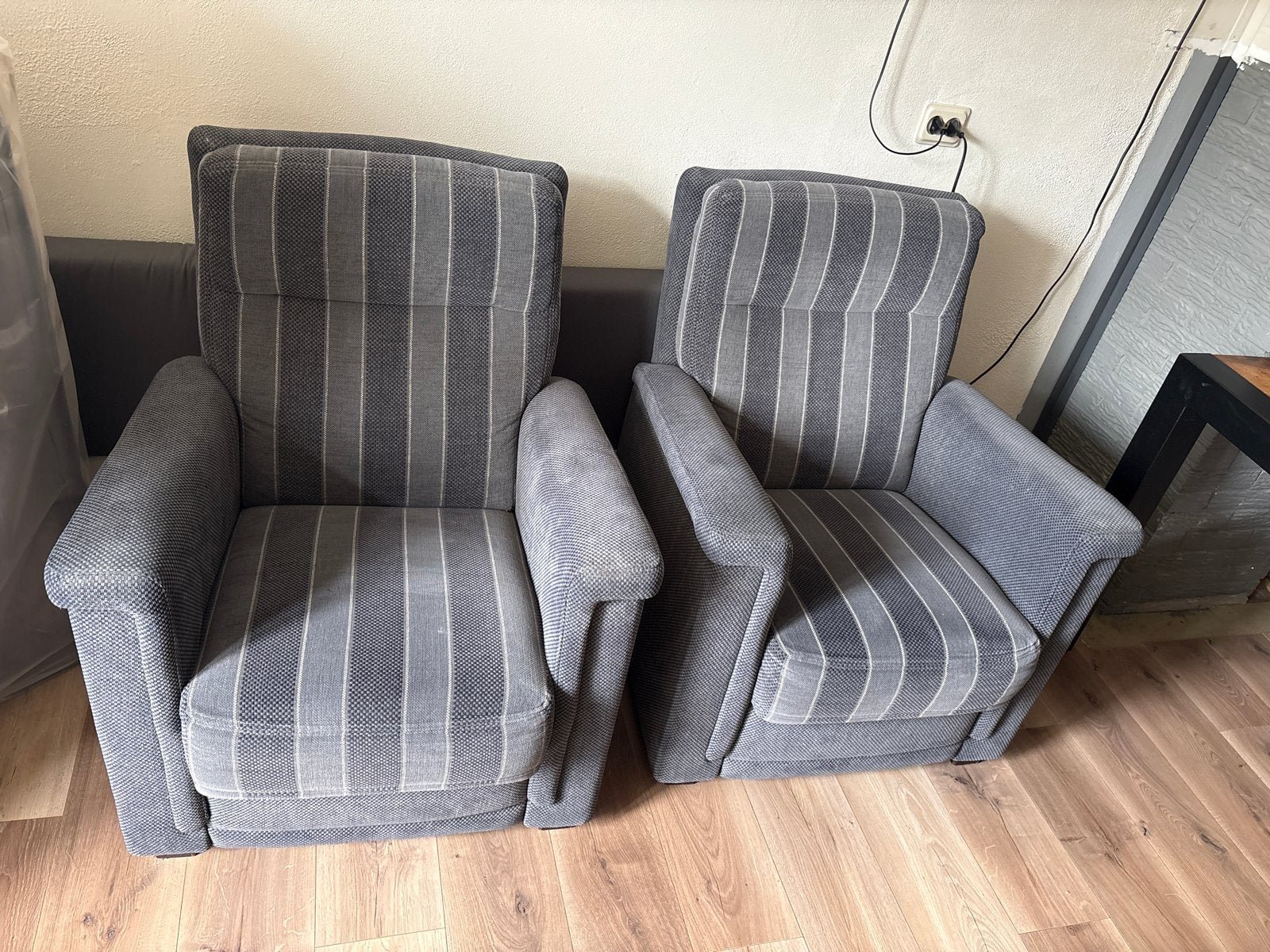 Twee comfortabele gestreepte fauteuils, Ophalen, Gebruikt, 75 tot 100 cm, Stof