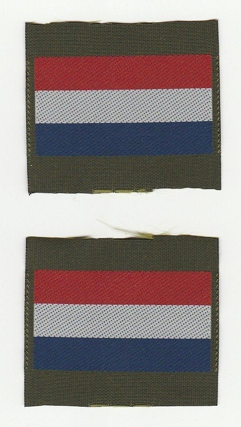 2 Nederlandse vlaggetjes (stof), Ophalen of Verzenden, Landmacht, Nederland, Embleem of Badge