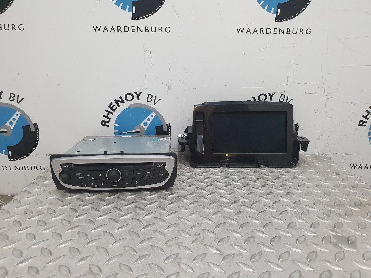 RENAULT MEGANE NAVIGATIE 2010, Ophalen of Verzenden, Gebruikt, Stiba lid