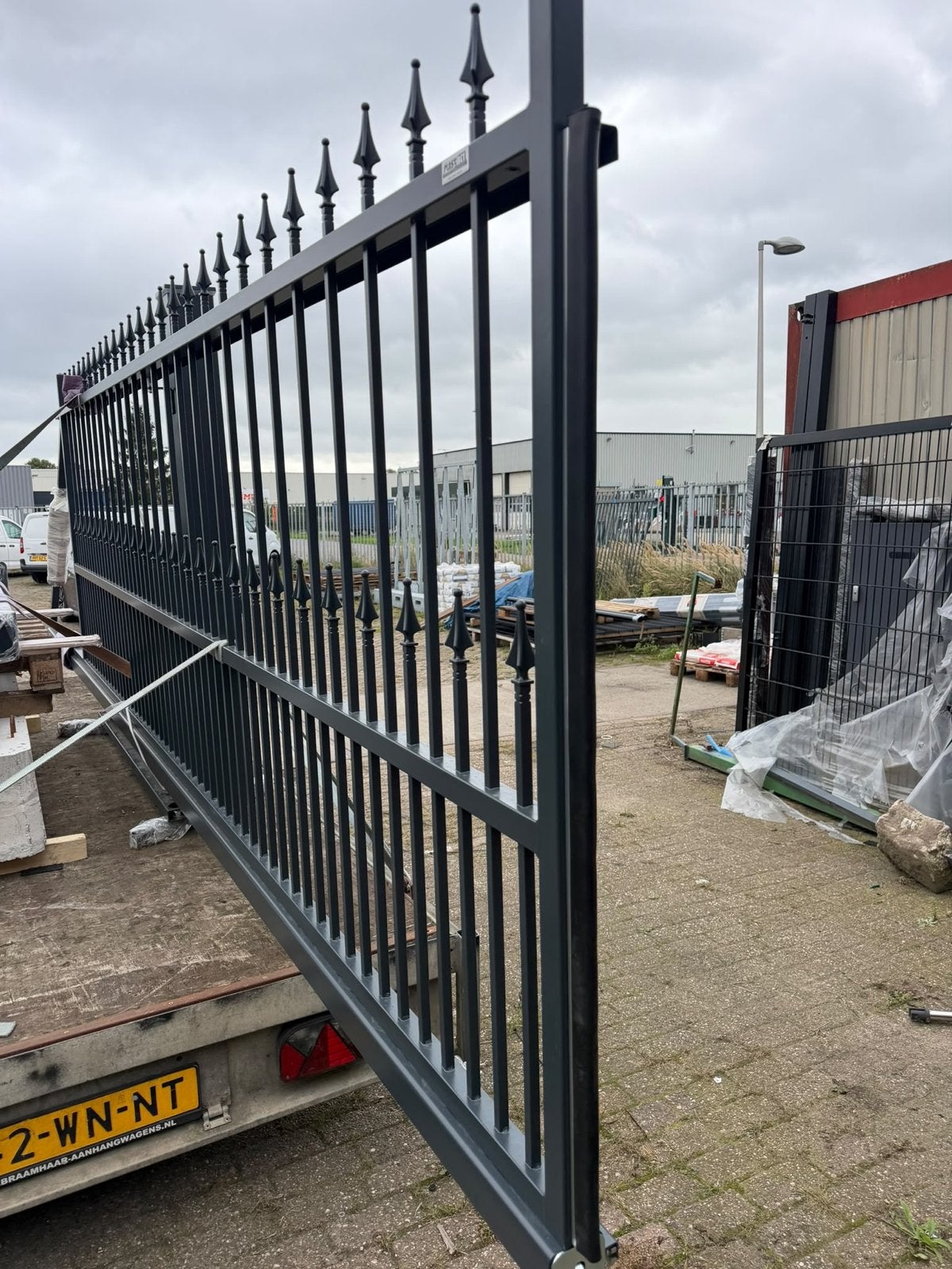 Schuifpoort 1500x4100 met motor, Tuin en Terras, Ophalen, Met poort, Gebruikt, Spijlenhekwerk