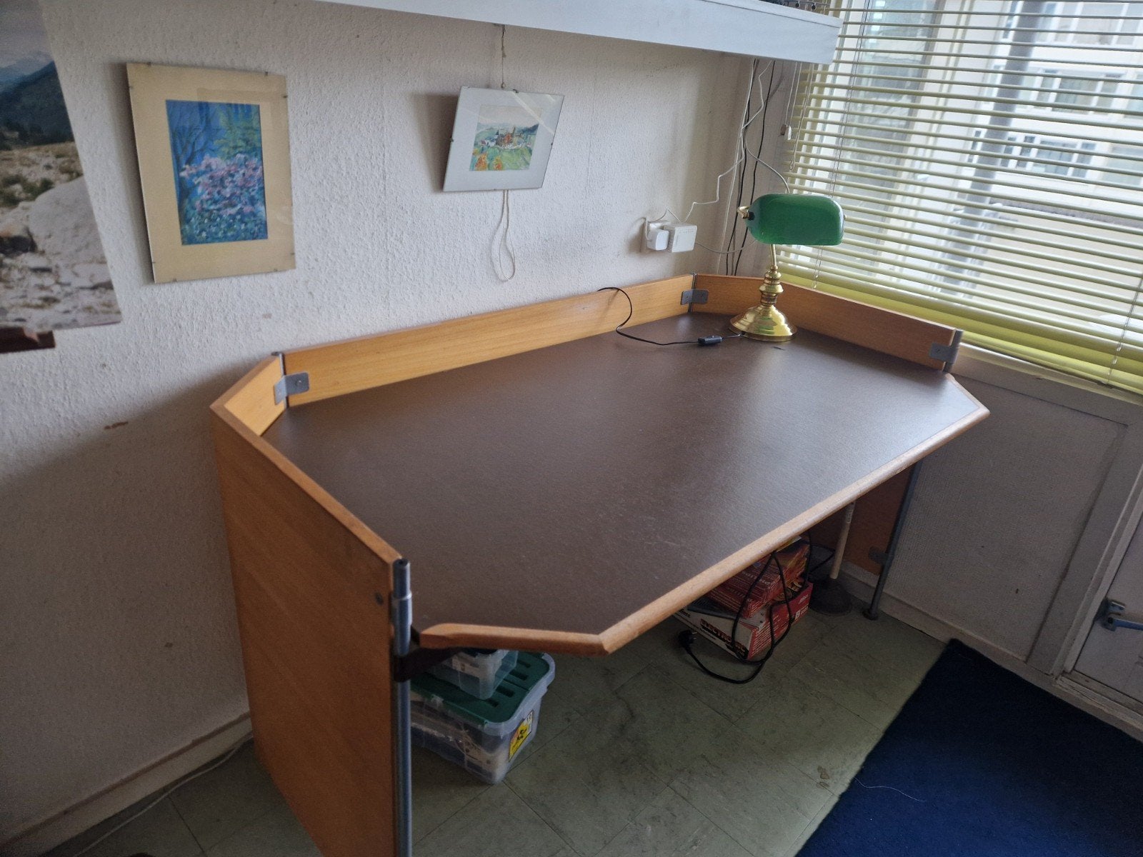 Vintage houten bureau met metalen poten, Huis en Inrichting, Ophalen, Gebruikt, Hout, Computerbureau