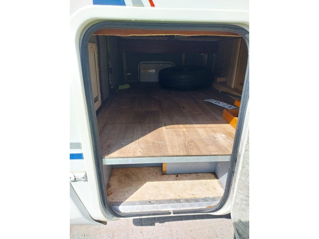 Foto 17 van TEC Rotec Leuke starters camper met 2 grote zonnepanelen !!