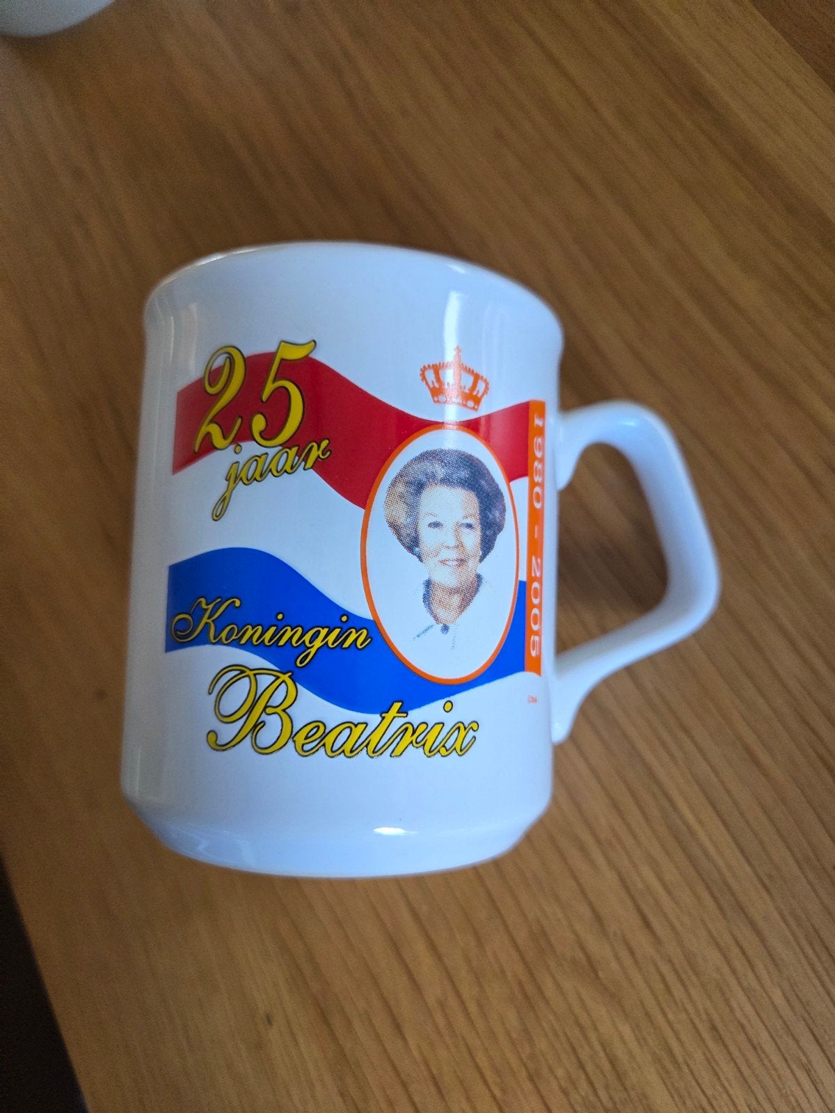 Koninklijk Serviesgoed Mugs, Tegel en Glas - Diverse Vorsten, Verzamelen, Ophalen, Zo goed als nieuw, Nederland, Servies