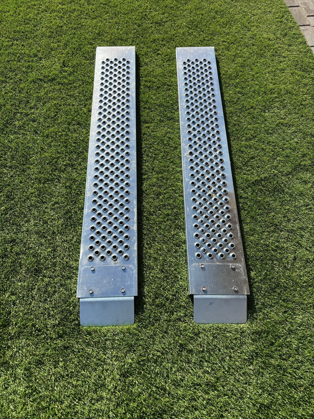 Set van 2 gegalvaniseerde oprijplaten - 142x22 cm, Ophalen, Gebruikt