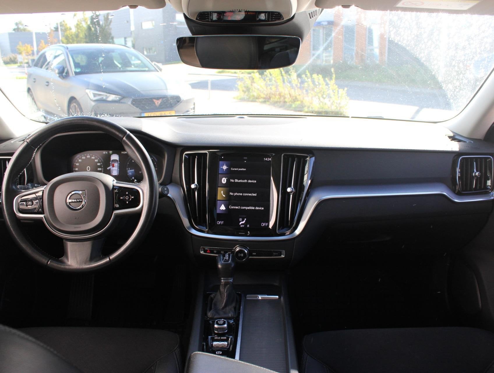 Volvo V60 2.0 D3 Momentum Navi|Camera|Cruise|Trekhaak|Vol!, Stof, Euro 6, 4 cilinders, Blauw