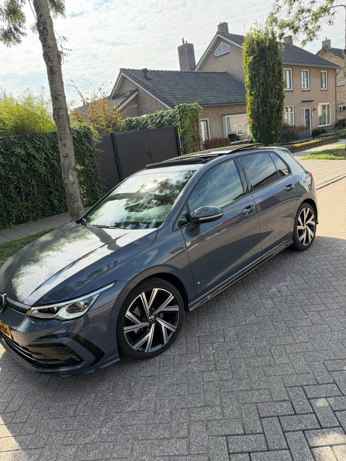 Volkswagen r-line Golf 1.5 Etsi 150pk 7-DSG 2022 Grijs, 1498 cc, 4 cilinders, Origineel Nederlands, Dealer onderhouden
