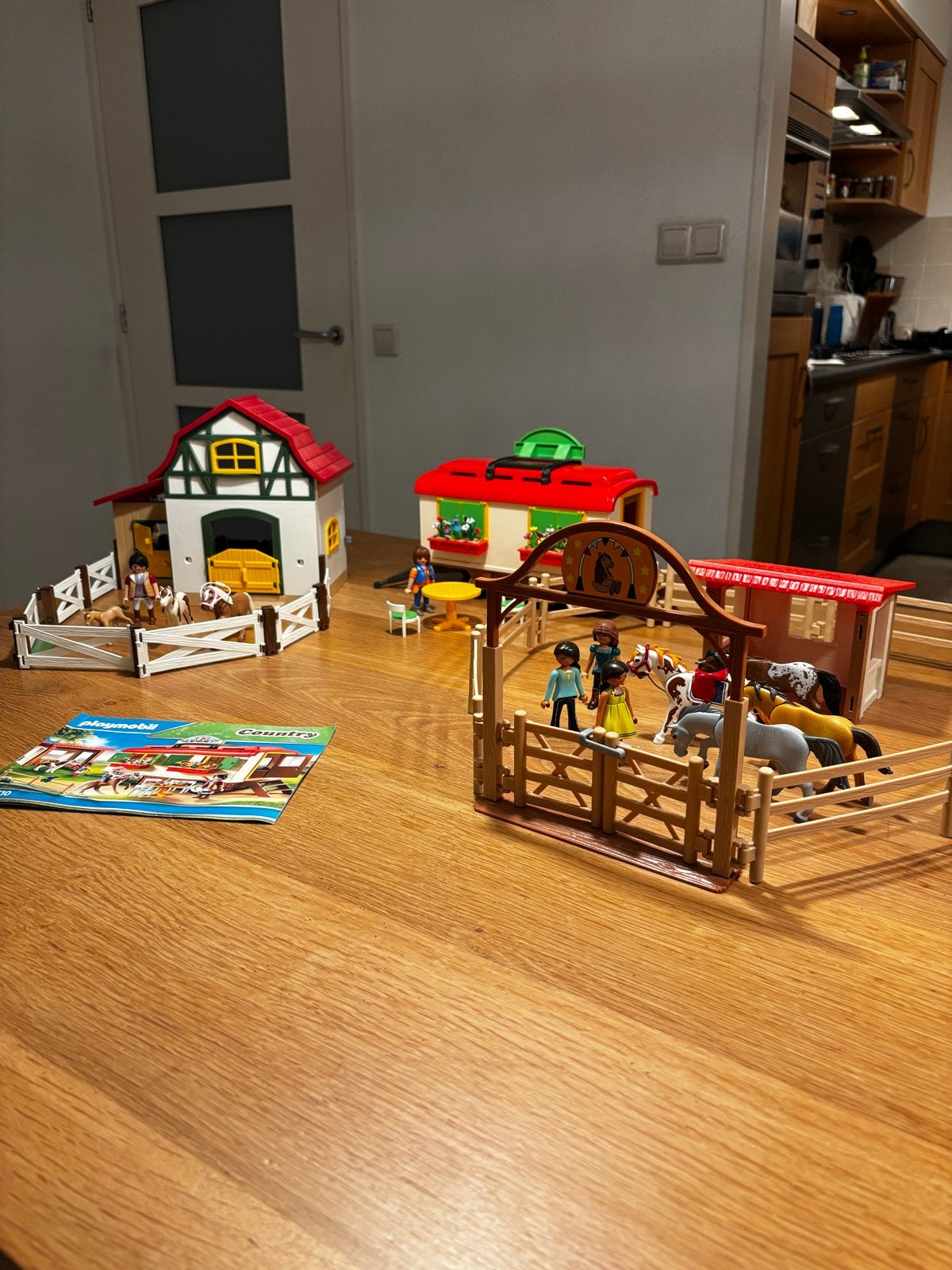 Playmobil Country Paardenstal en Woonwagen Set