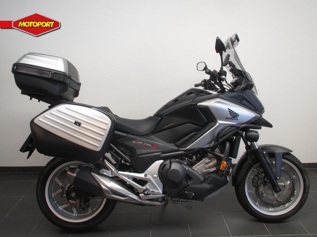 Honda NC 750 X DCT (bj 2016), Doornveld 180-184
B-1731  ZELLIK, BE, Honda Motor Europe Ltd, Belgian Branche, Bedrijf, Toermotor