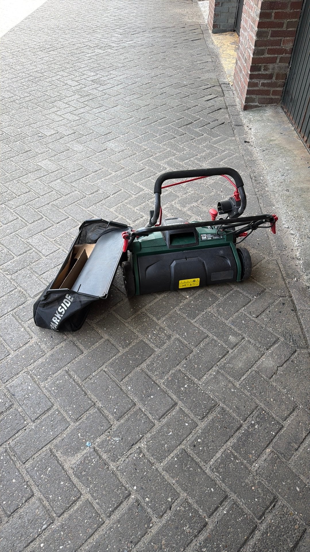 Verticuteermachine en beluchter, Ophalen, Zo goed als nieuw, Elektrisch