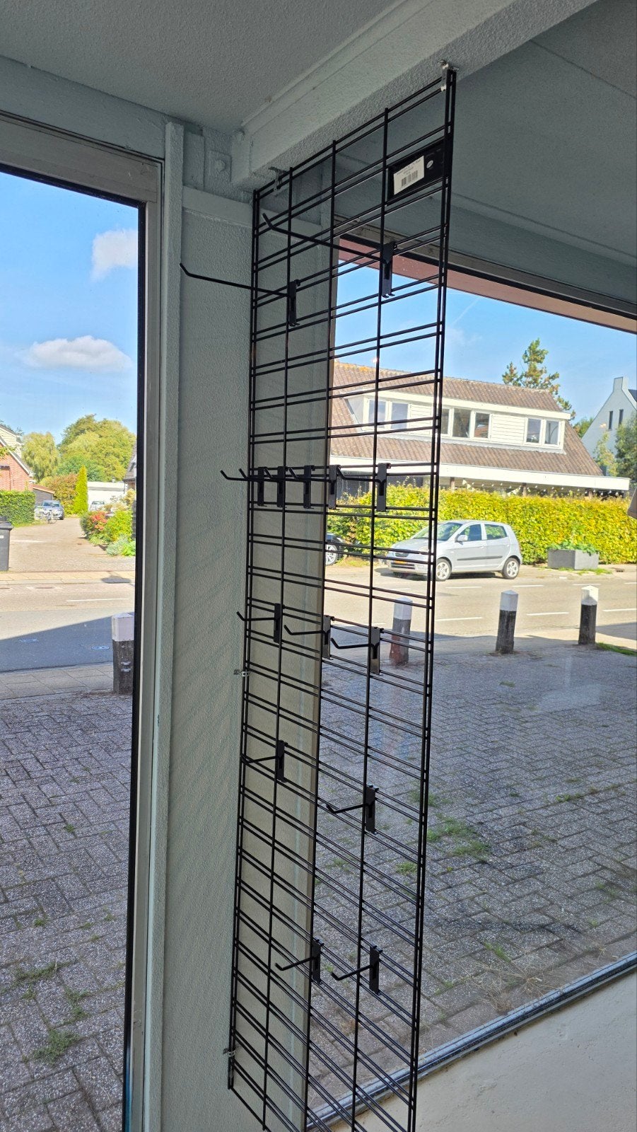 3 stuks Slatwall Grid Winkeldisplay rek met haken - Zwart me, Ophalen, Zo goed als nieuw
