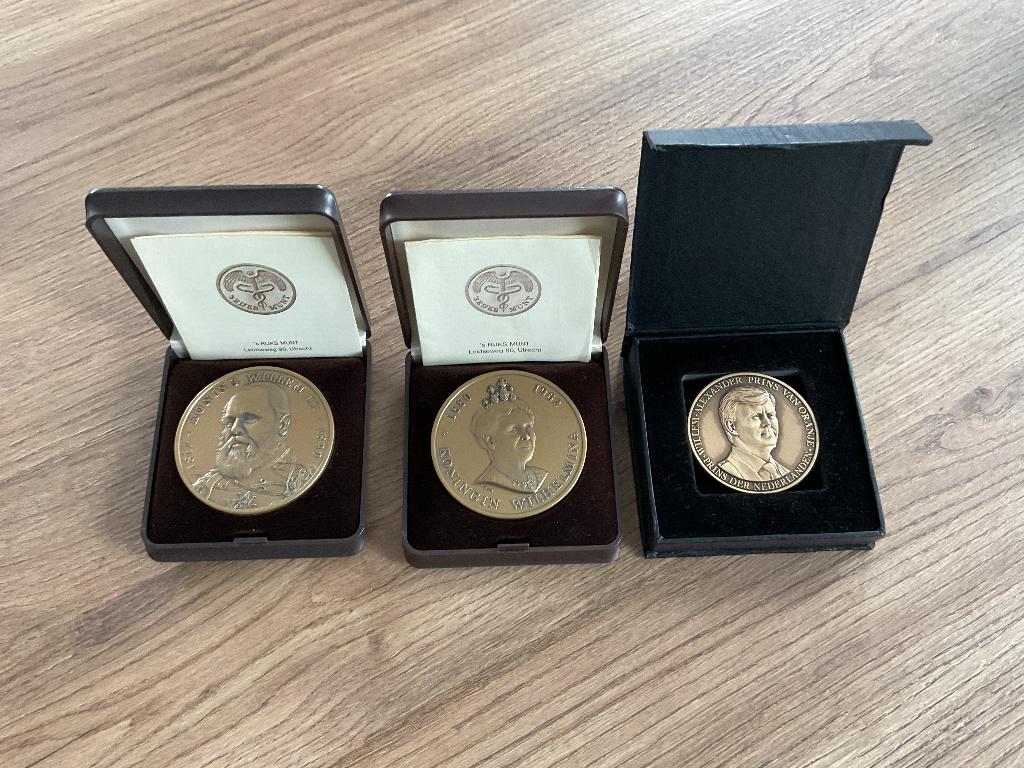Herdenkingsmunten Koningshuis, Ophalen of Verzenden, Zo goed als nieuw, Nederland, Overige typen