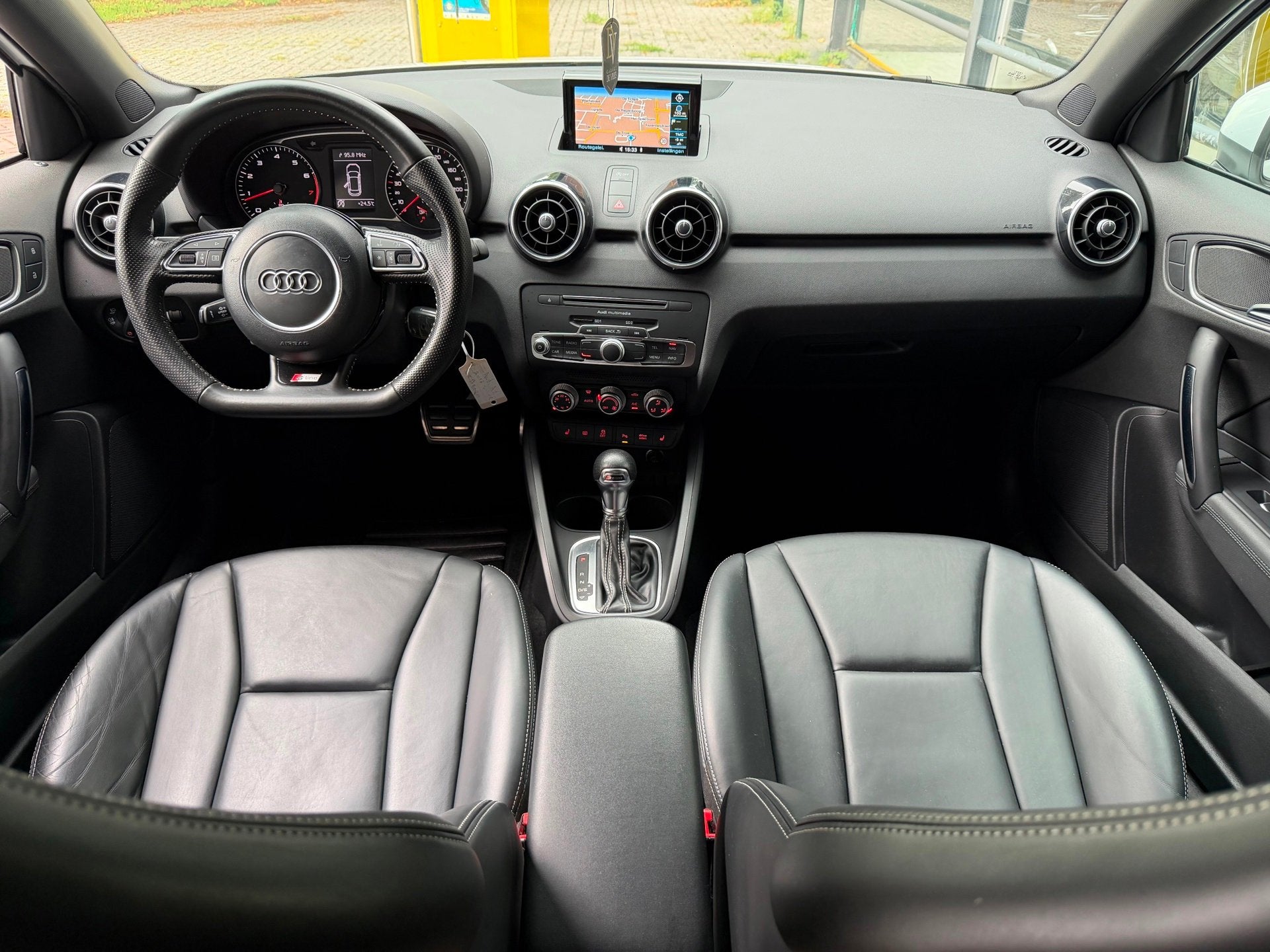 Audi A1 1.4 TFSI S-Line Automaat Kuipstoelen Full Option Gar, Auto's, Audi, Zwart, 4 cilinders, 150 pk, 4 stoelen