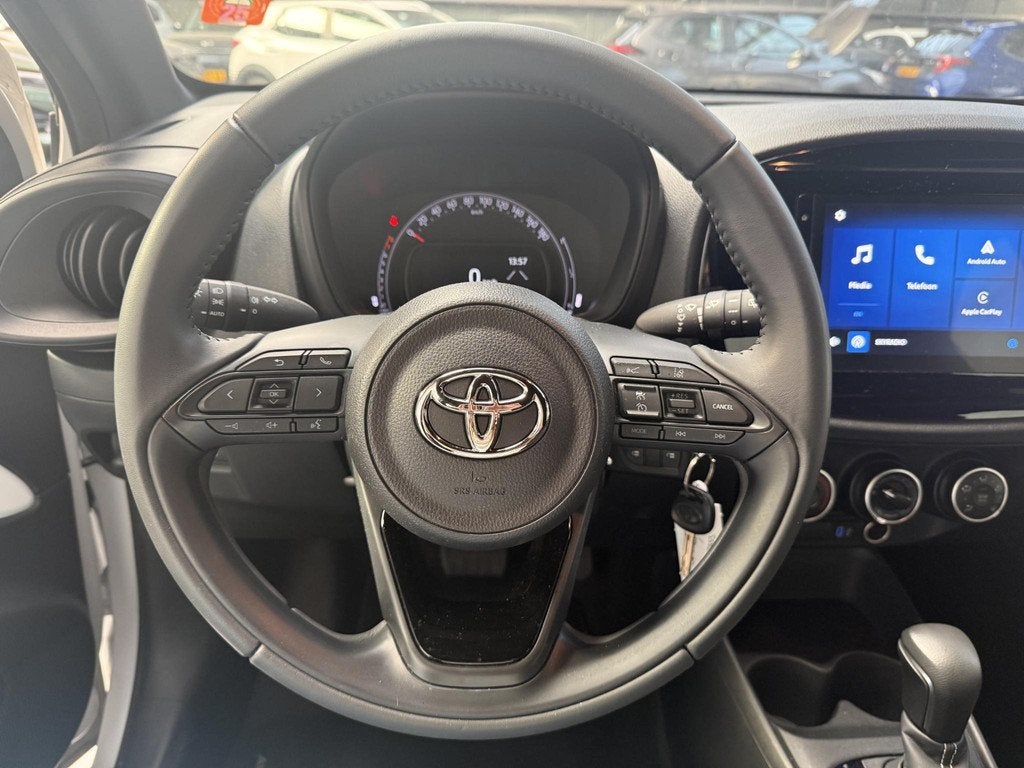 Toyota Aygo X 1.0 VVT-i S-CVT Play Carplay, Zwarte Velgen Au, Stof, Gebruikt, Start-stop-systeem, 4 stoelen