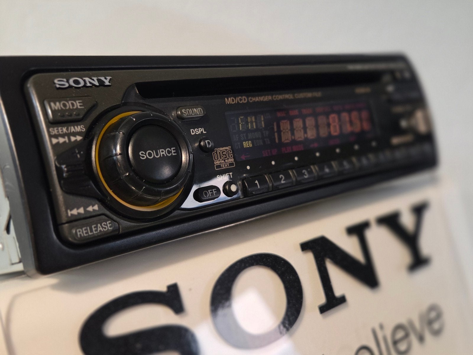 Sony CDX-C570R bijna krasvrij!, Ophalen of Verzenden