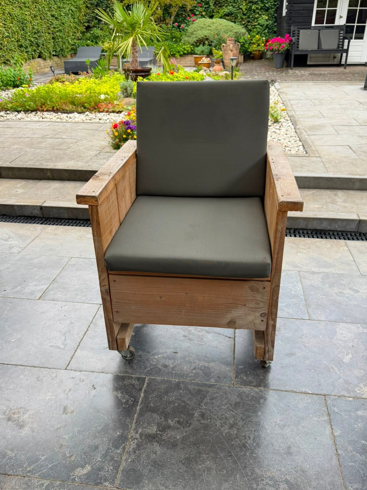 3 terrasstoelen van stijgerhout met zwenkwiel, incl. kussens, Ophalen, Gebruikt, Hout