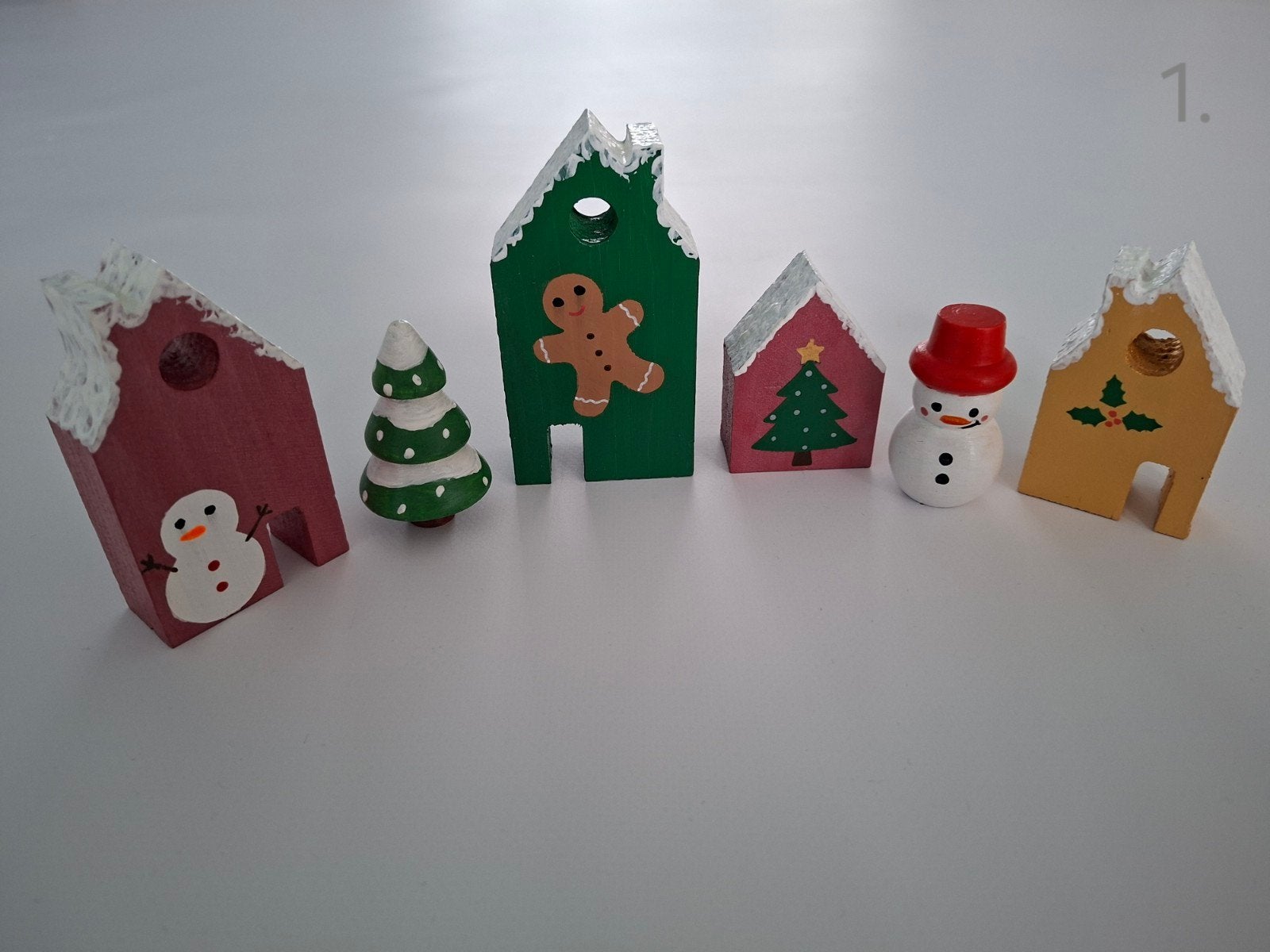 Houten kersthuisjes met een sneeuwpop en kerstboom, Ophalen of Verzenden, Nieuw