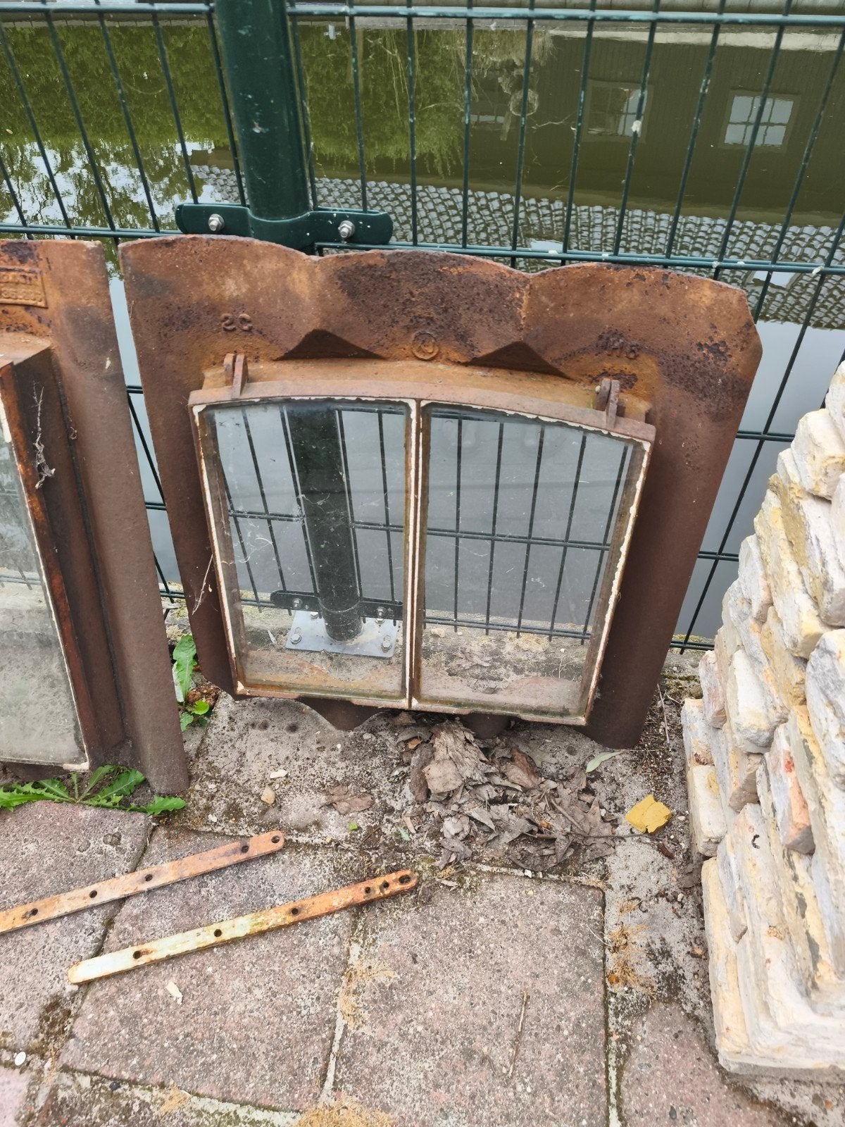 Oude stalramen, Ophalen