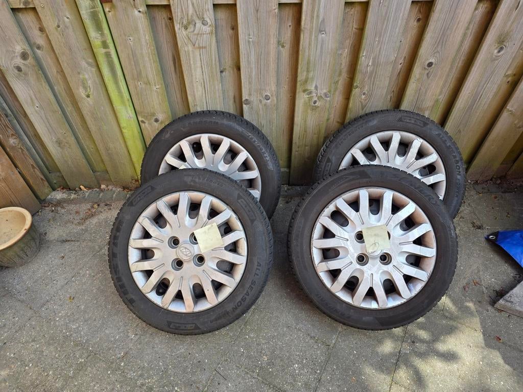 All season banden Hyundai i10, Auto-onderdelen, Banden en Velgen, Ophalen, Gebruikt