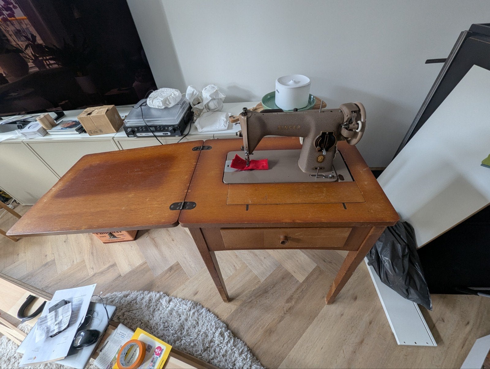 Singer 15M naaimachine, omklapbaar, wordt dan een sidetable, Huis en Inrichting, Complete inboedels, Ophalen