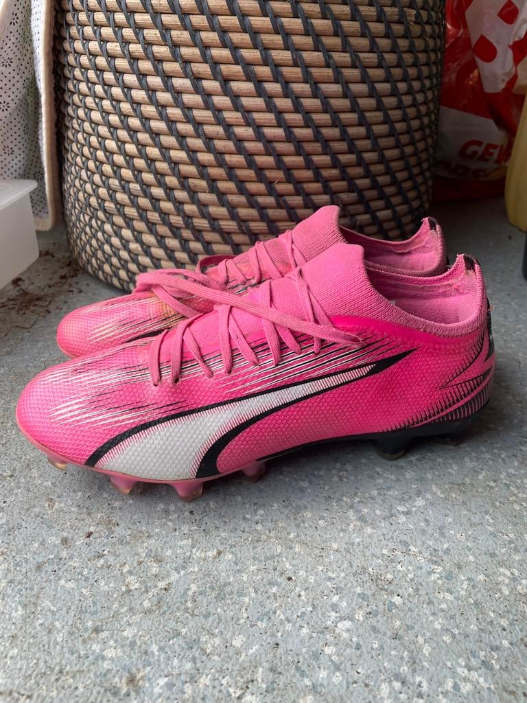 Voetbalschoenen 39 roze, Maat XS of kleiner, Ophalen of Verzenden, Zo goed als nieuw, Schoenen